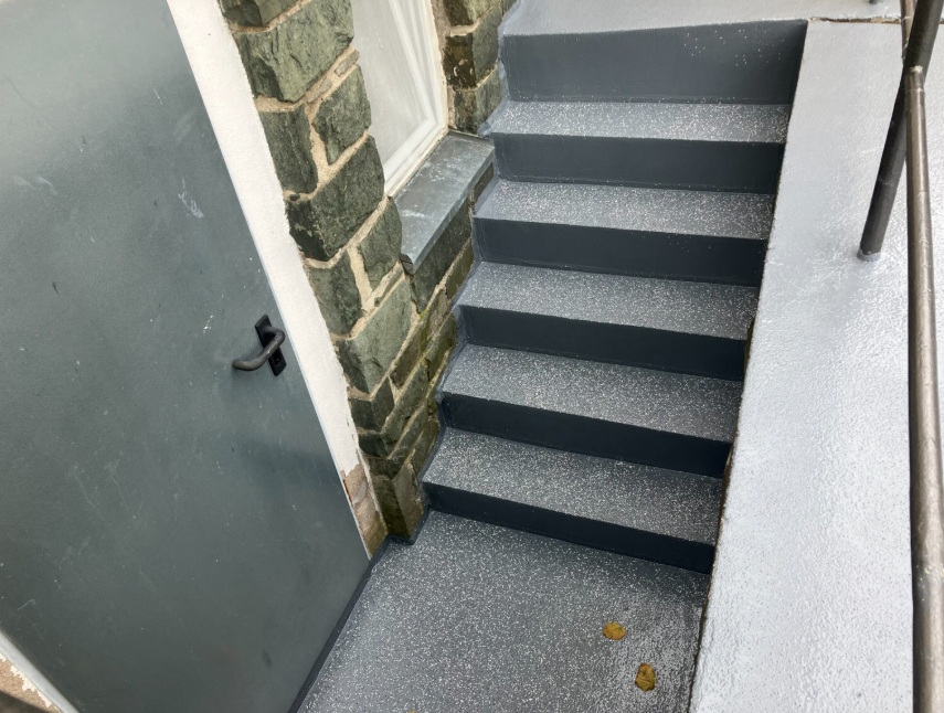 elapro-nepralaidus-vandeniui-skystas-plastikas-hidroizoliacijos-medžiaga-paviršių-sandarumui-apsauga-nuo-vandens-VBH-Lithuania-didmeninė-ir-mažmeninė-prekyba